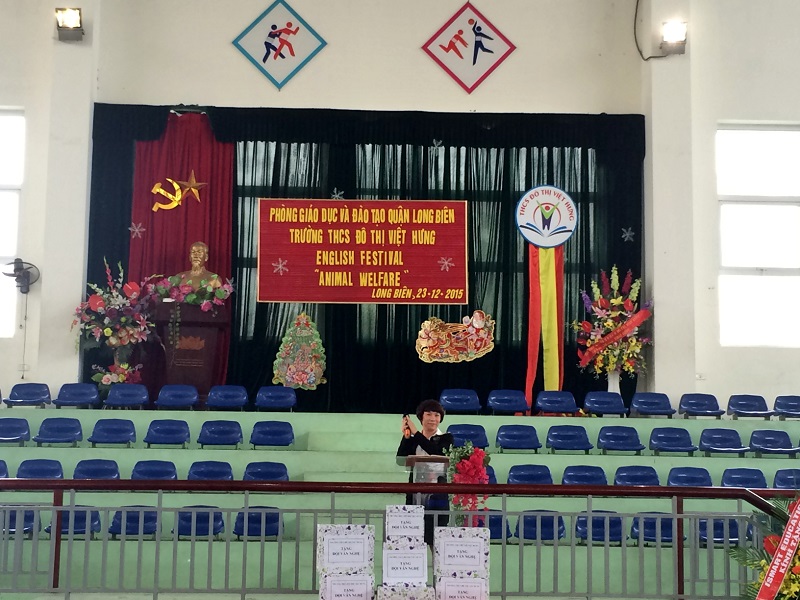 Cô Nguyễn Thị Kim Thúy - Hiệu trưởng nhà trường phát biểu khai mạc lễ hội